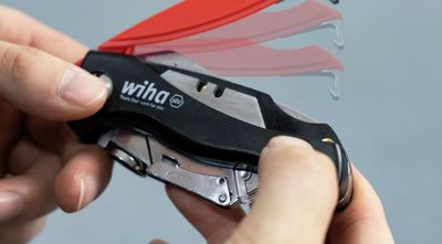 Wiha 45425 Folding Utility Knife With Blade Storage