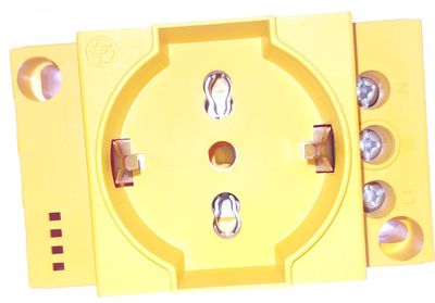 DIN RAIL SCHUKO OUTLET