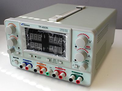 Twintex POWER SUPPLY QUAD 2x0-50VDC 3A+2x2,2-15V Twintex POWER SUPPLY QUAD 2x0-50VDC 3A+2x2,2-15V